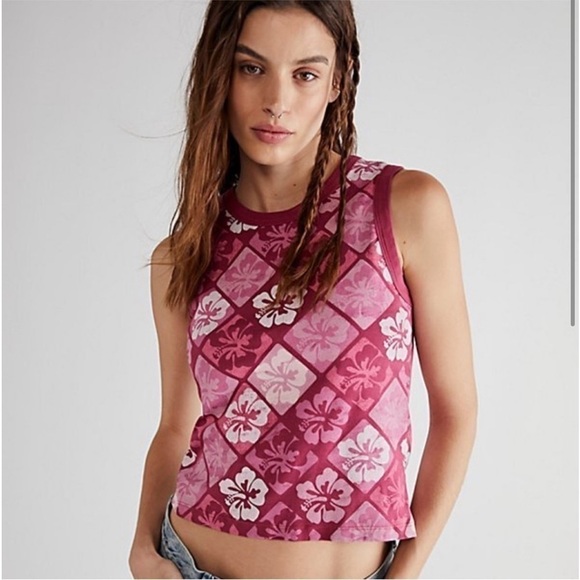 Daydreamer Pink and White Hibiscus Shrunken Tank NWT - Picture 13 of 14